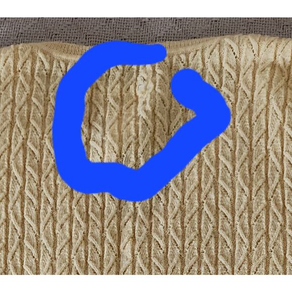 Liz golf  merino wool vest  is perfect on the golf course or for everyday wear - Picture 5 of 6